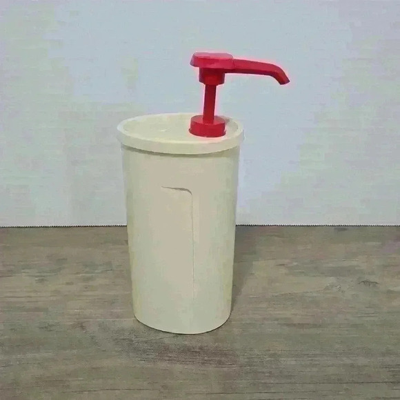 Vintage Tupperware Soap pump 640 and 1553 almond and red  - tested it works! - Picture 1 of 8
